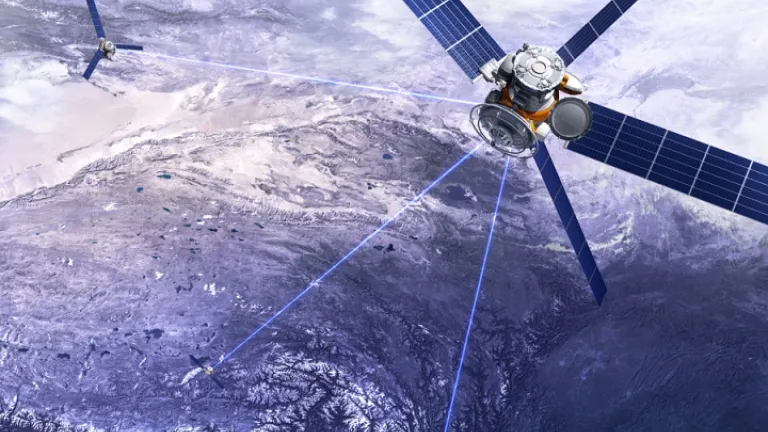 Les communications de masse instantanées Un satellite dans l'espace